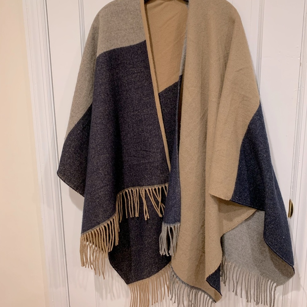 Uniqlo throw wrap poncho